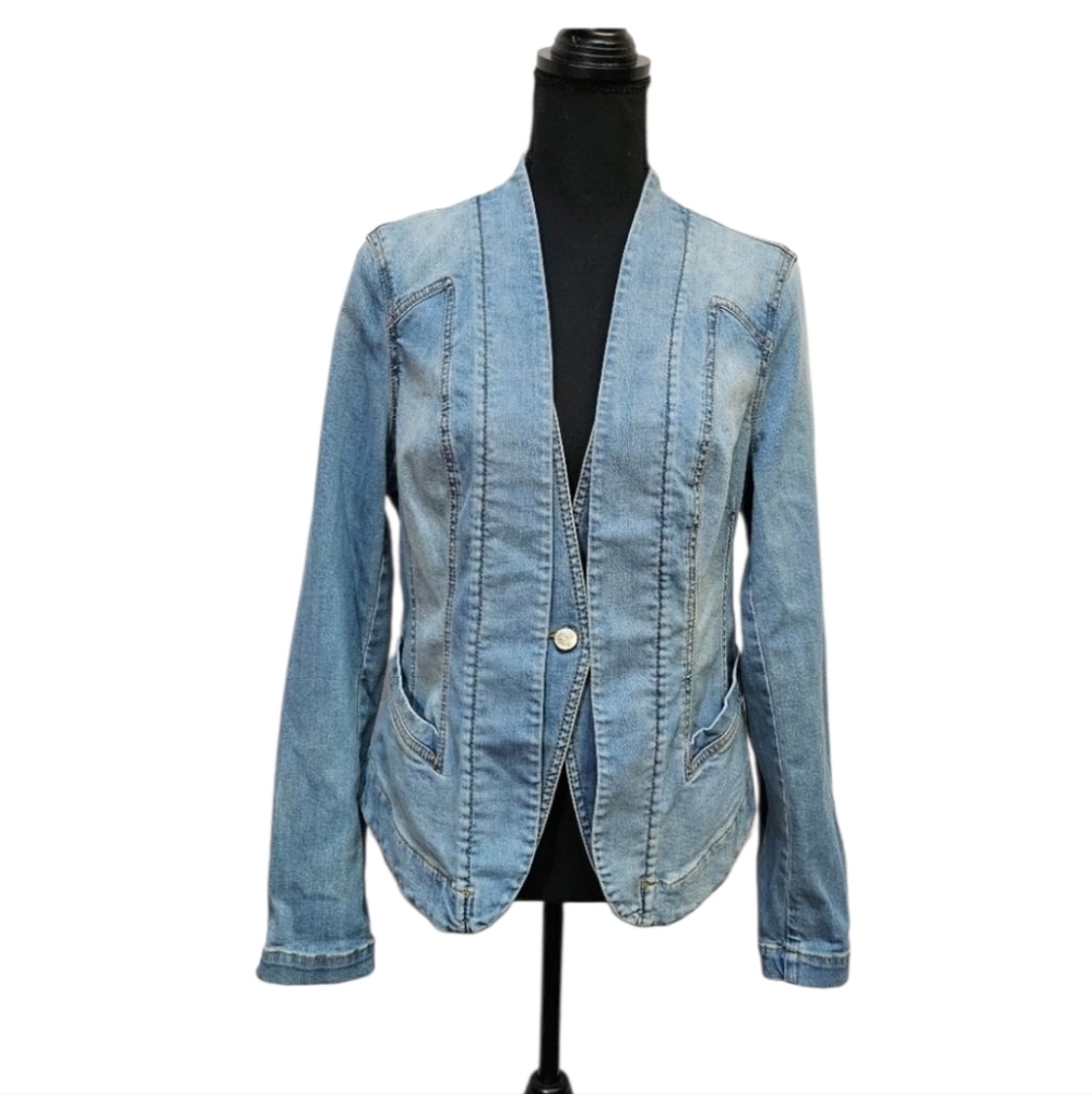 CAbi Manhattan Beach Layered Look Denim Jacket 98% Cotton 2% Spandex Size M